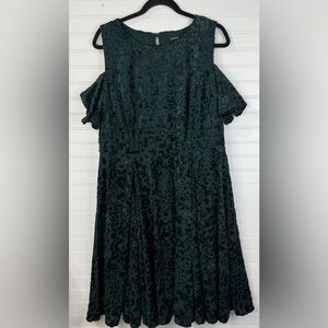 Torrid women’s green velvet burnout cold shoulder skater dress. Plus Size 2X
